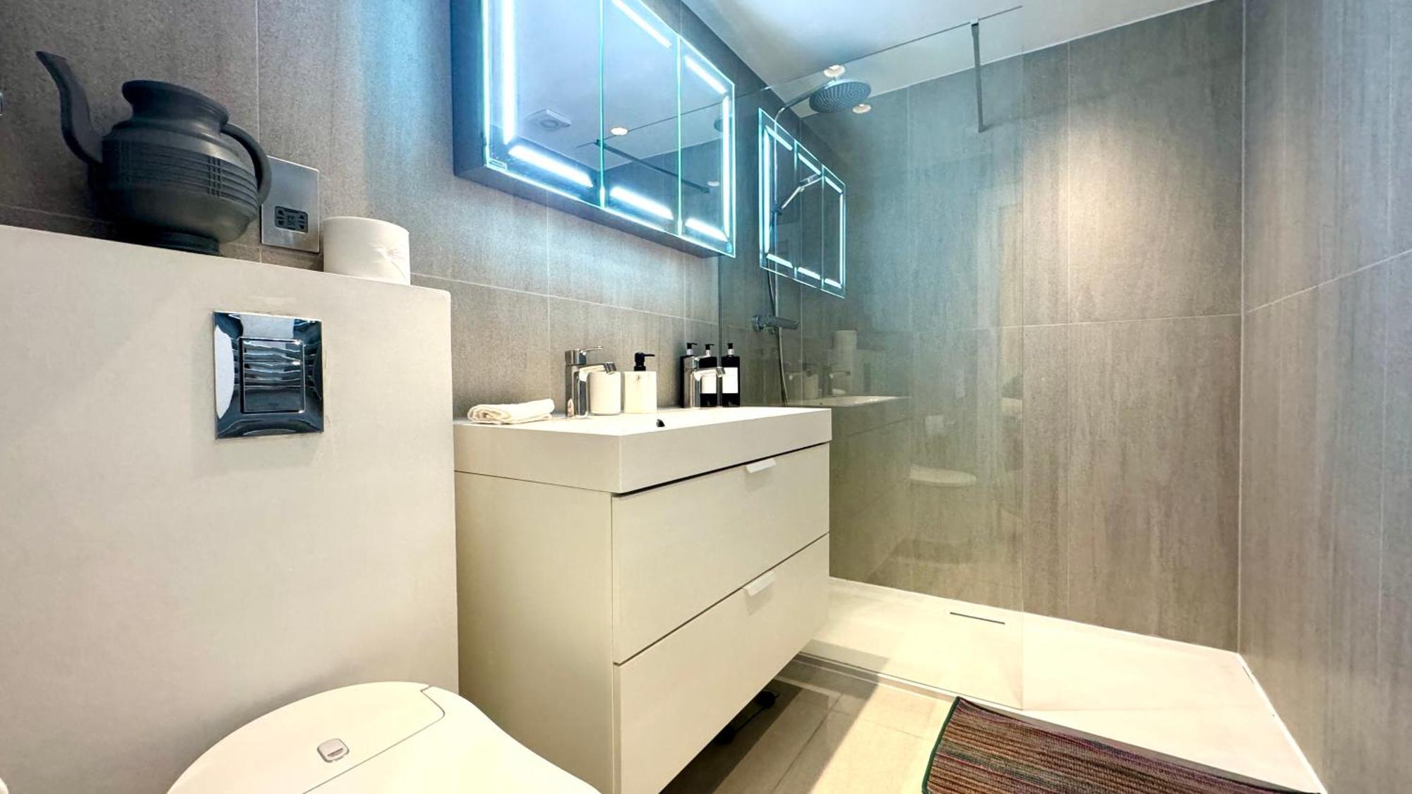 2 Bedroom Apartment In Central London South Kensington By Wild Londra Dış mekan fotoğraf